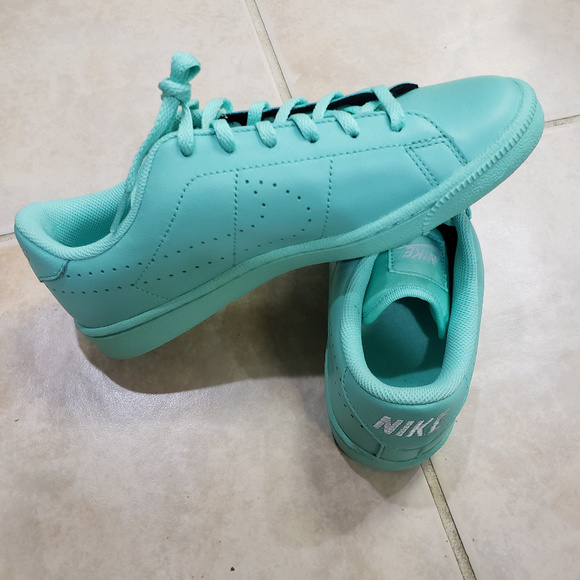 Nike TENNIS CLASSIC SNEAKER, Light Green, 5Y - Picture 2 of 6